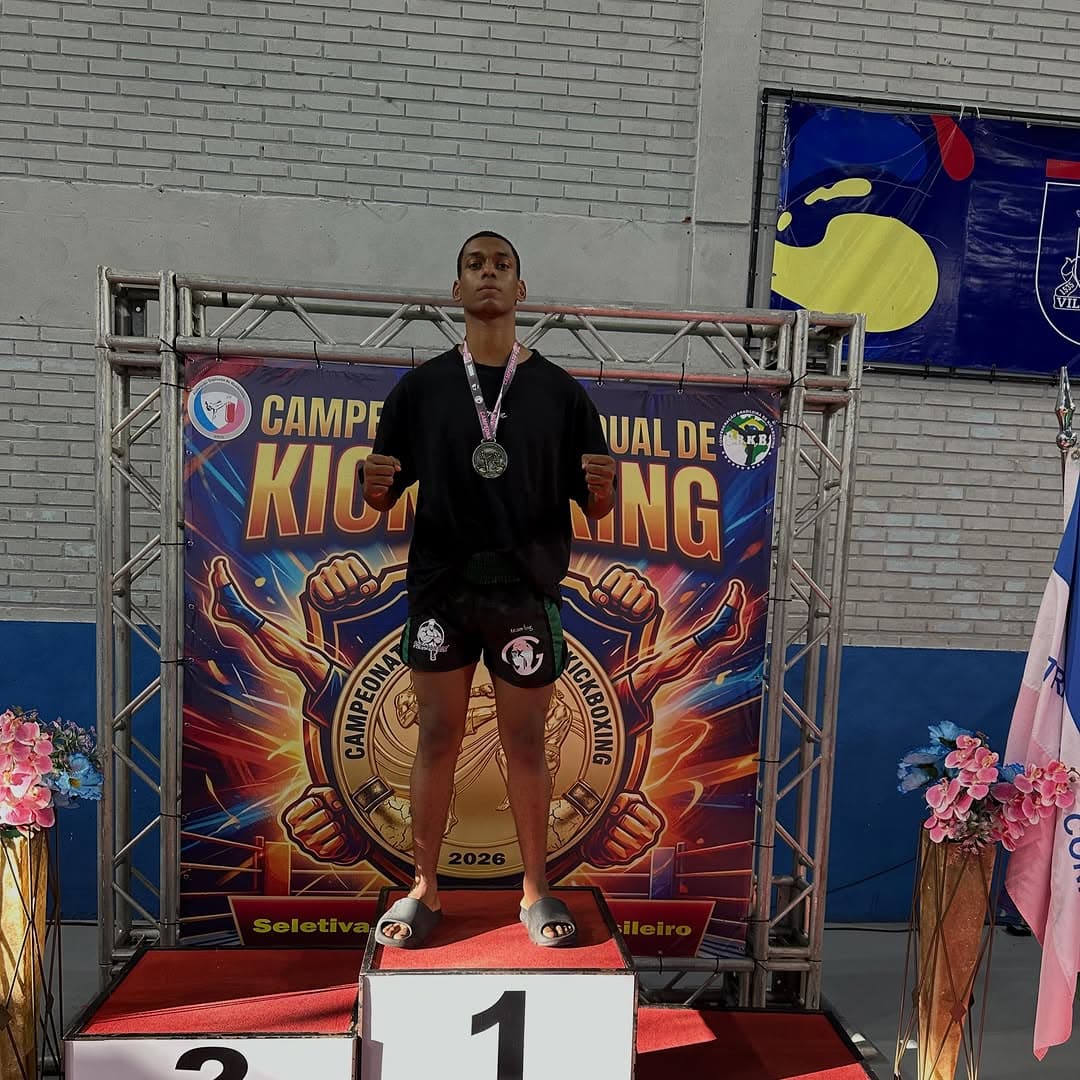 Hoje estive participando do estadual de kickboxing , e depois de 2 ...