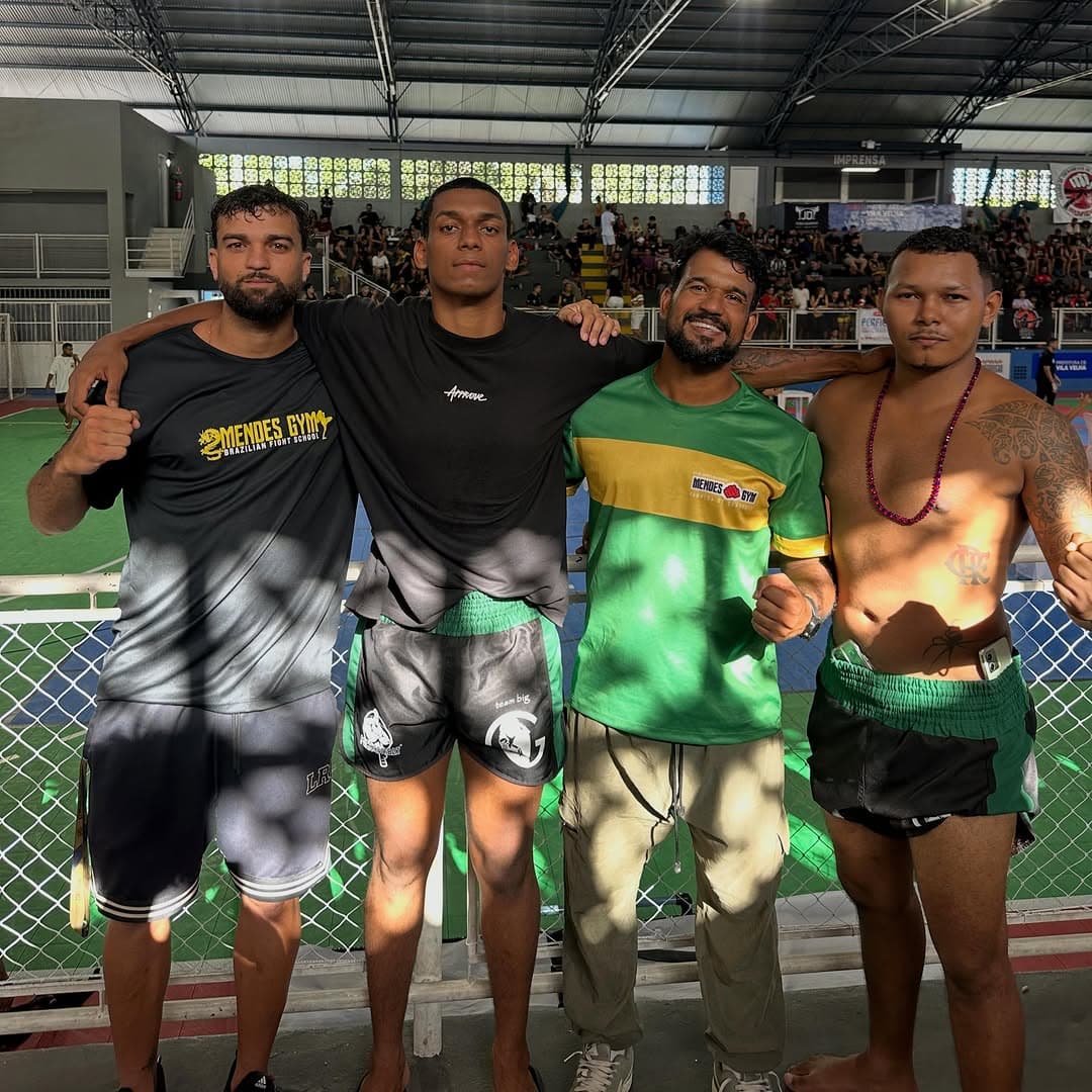 Hoje estive participando do estadual de kickboxing , e depois de 2 ...