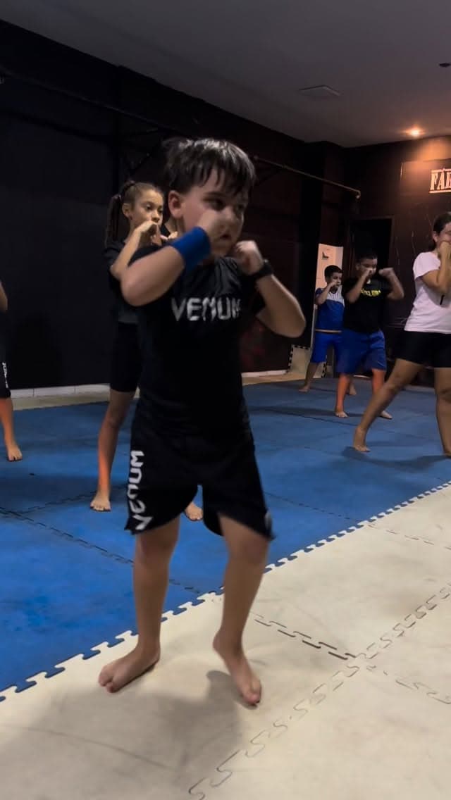 Cada treino é um passo mais perto dos sonhos. Pequenos guerreiros d...
